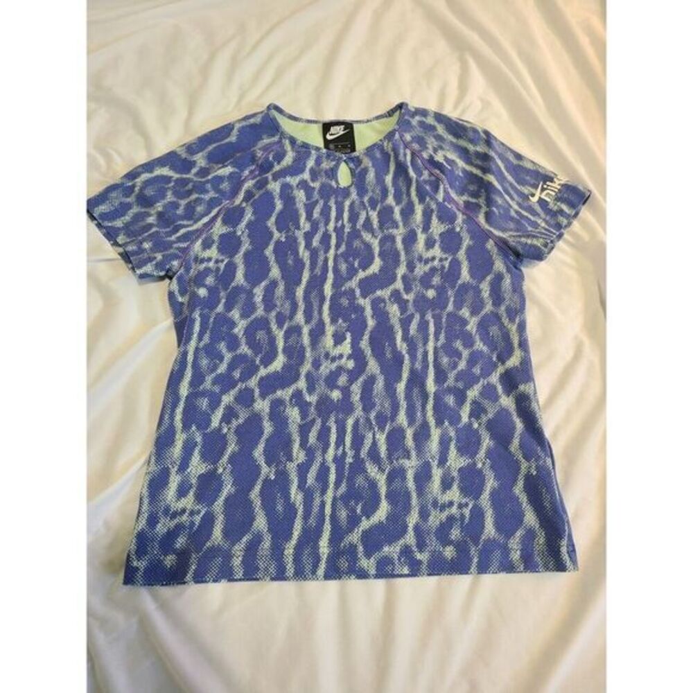 Nike Womens Animal Leopard Print  Shirt 61% Cotton Size Medium W/ Arm Logo‎